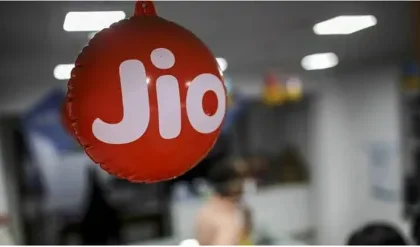 Jio-Tariff-Hike-2025:-What-to-Expect-and-How-It-Impacts-You